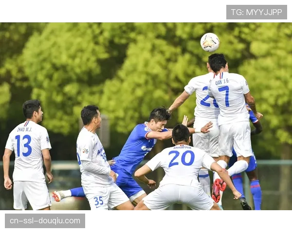 队内蓝白对抗赛：康涅狄格太阳队展示深厚阵容，比赛胶着至最后一刻